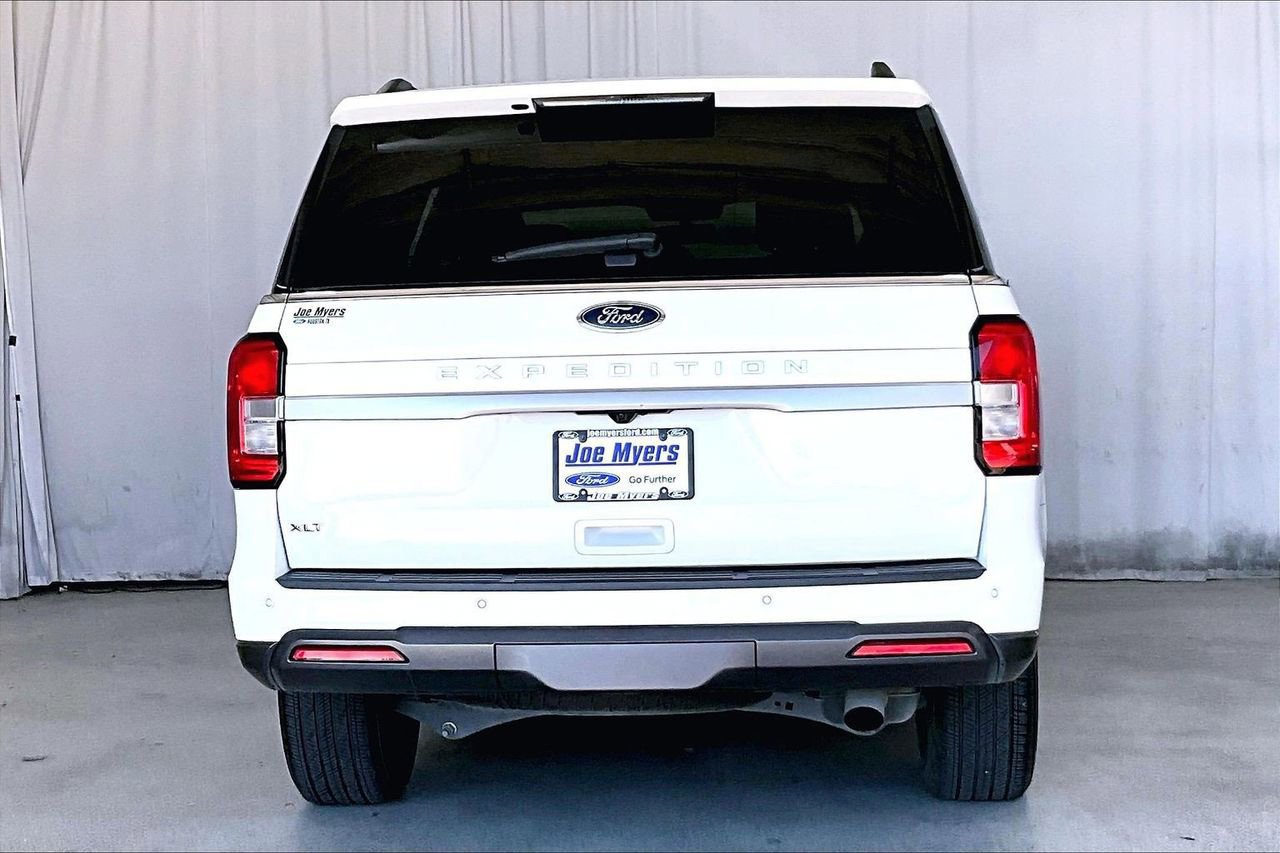 Certified 2023 Ford Expedition XLT image 3