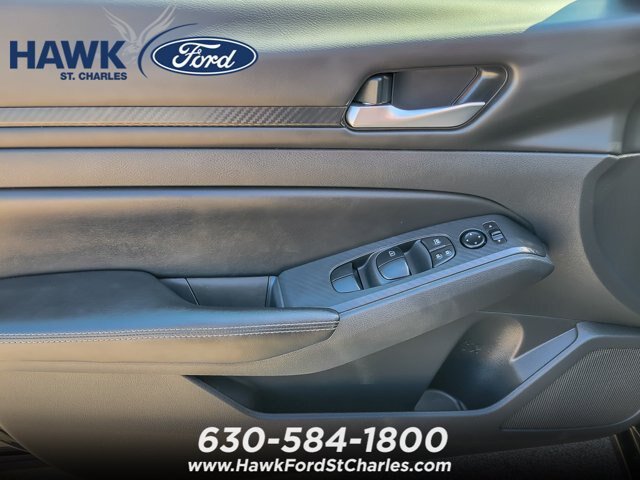 Used 2024 Nissan Altima 2.5 SV FWD image 16