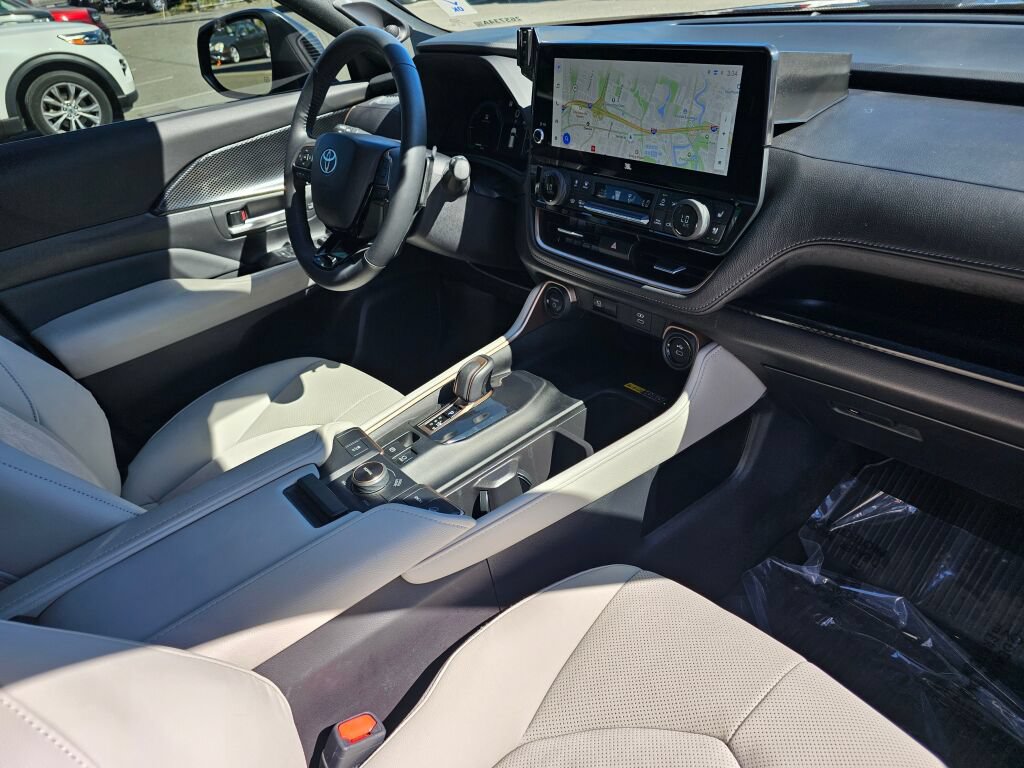 Used 2025 Toyota Grand Highlander AWD Hybrid image 11