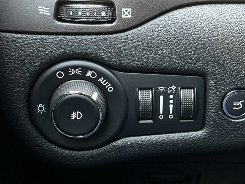 Used 2022 Jeep Cherokee Trailhawk w/ Comfort/Convenience Group image 24