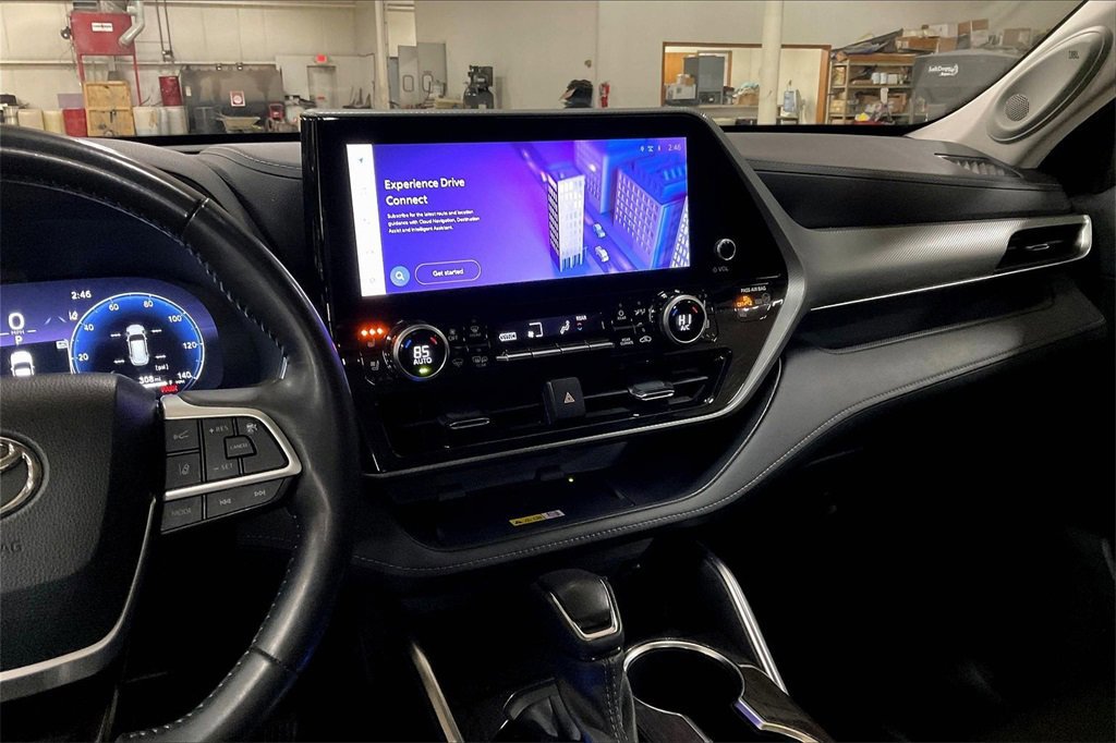 Used 2023 Toyota Highlander Platinum image 8