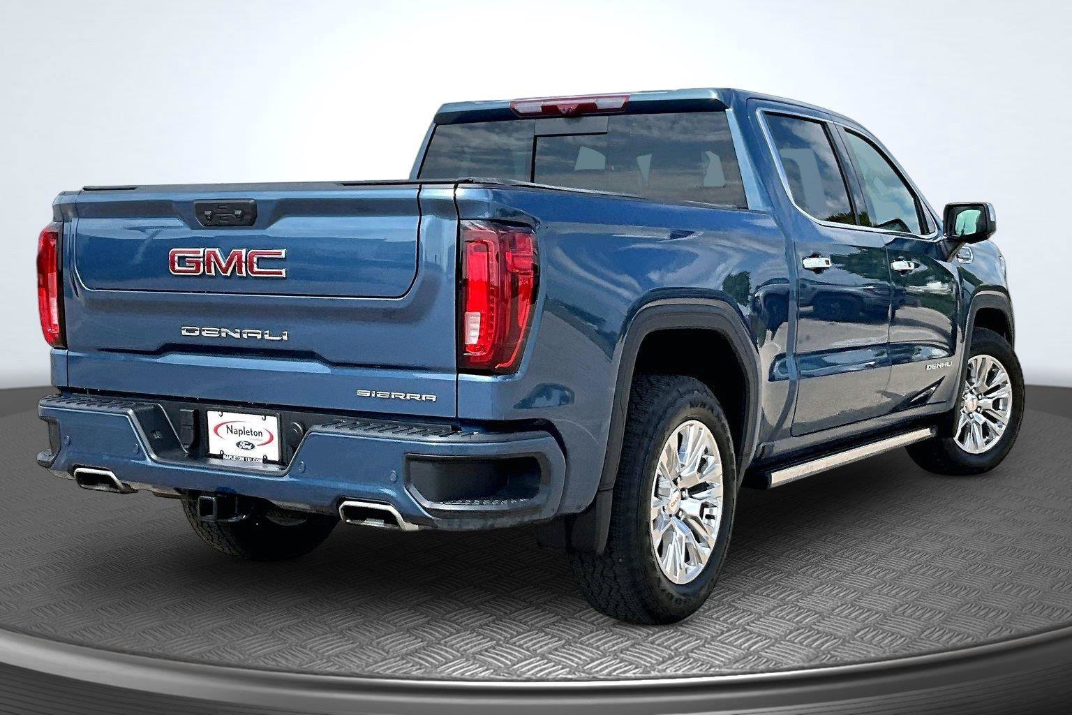 Used 2025 GMC Sierra 1500 Denali w/ Technology Package AWD/4WD image 2