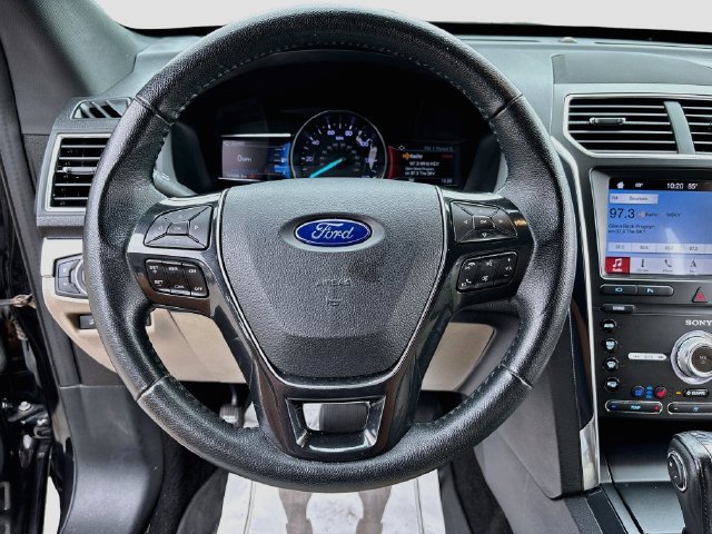Certified 2019 Ford Explorer Limited w/ Class III Trailer Tow Package FWD image 11