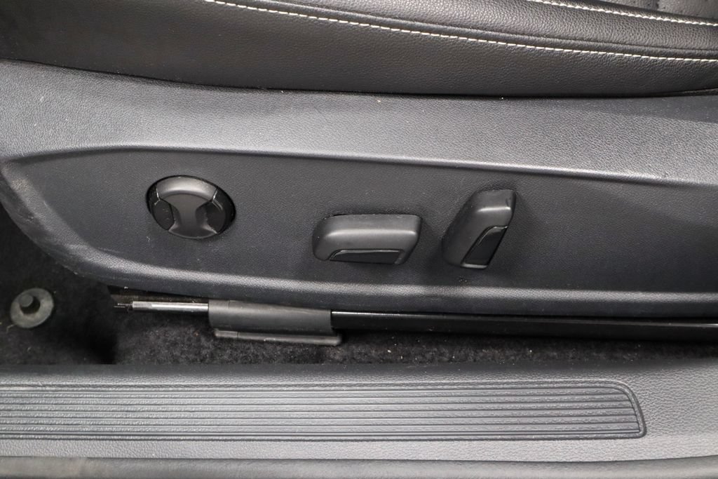 Used 2024 Volkswagen Jetta SE FWD image 25