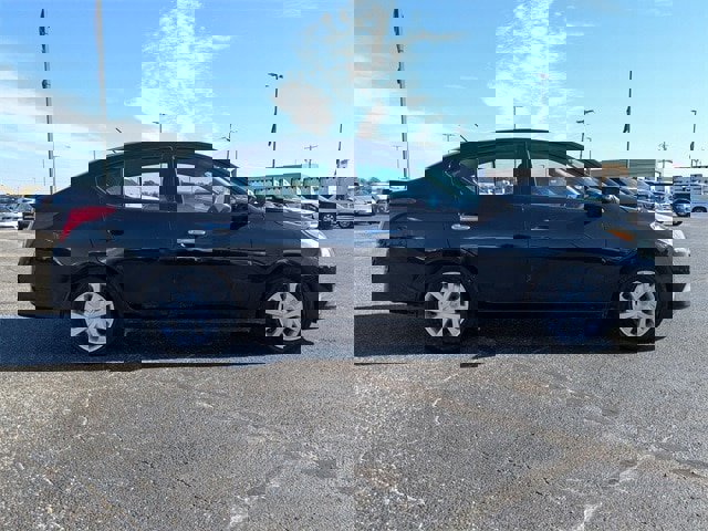 Used 2019 Nissan Versa SV image 6