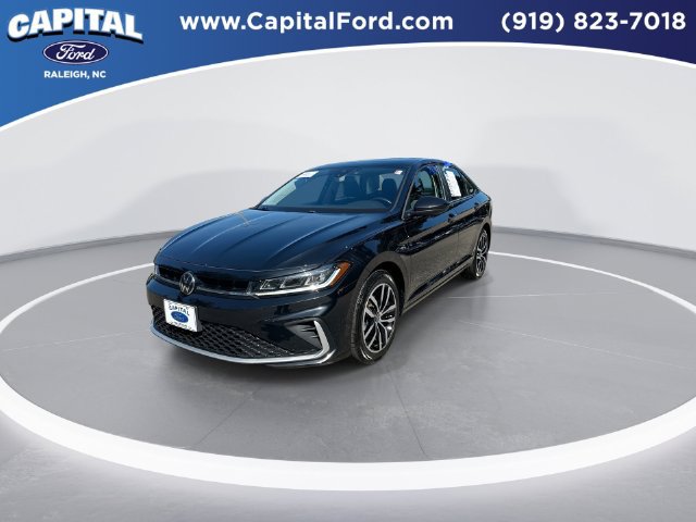 Used 2025 Volkswagen Jetta SE FWD image 4