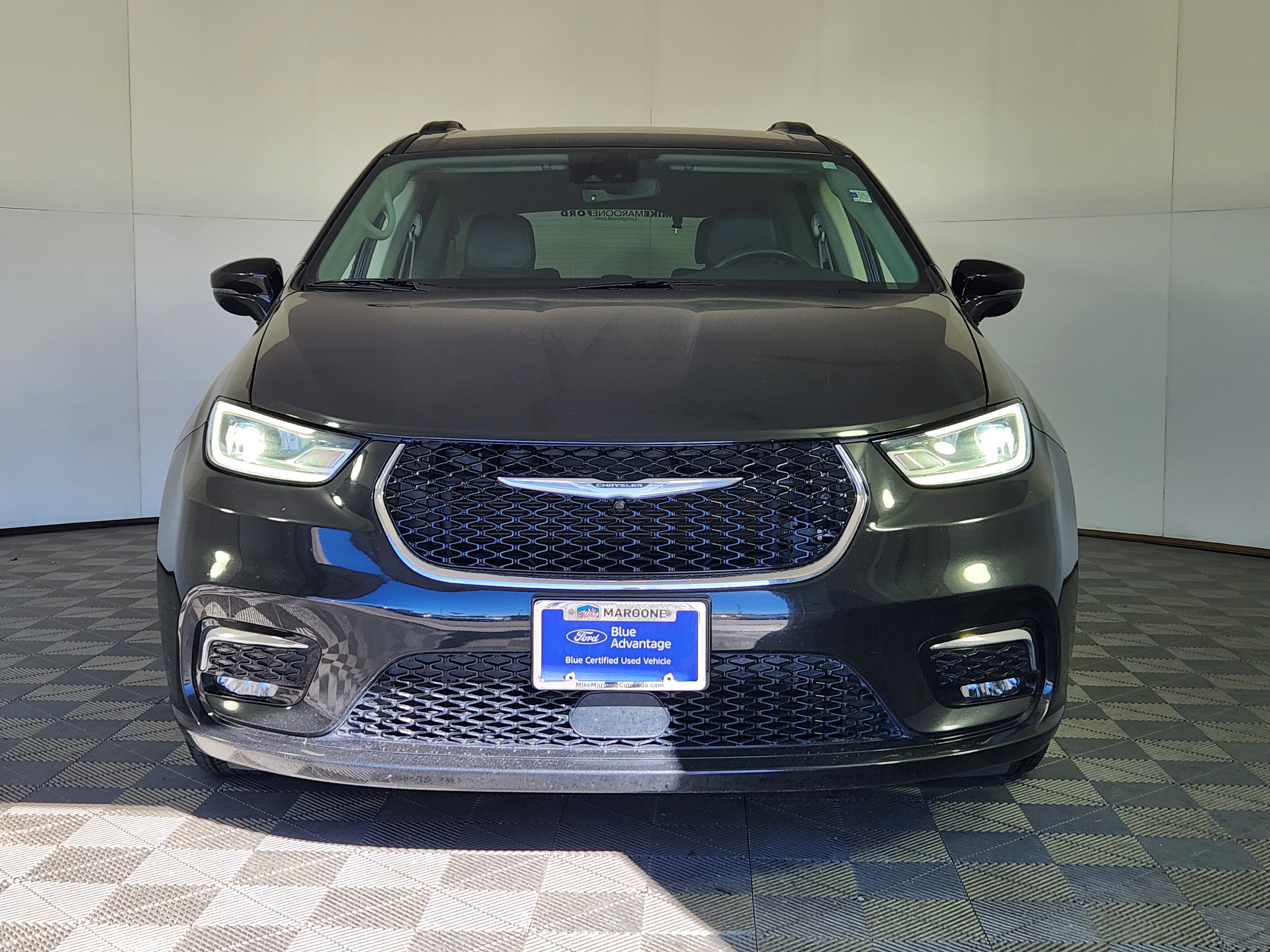 Used 2022 Chrysler Pacifica Touring-L image 8