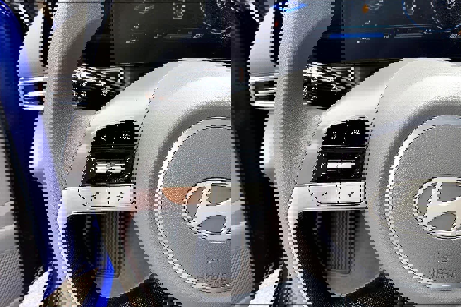 Used 2024 Hyundai Elantra SEL image 19