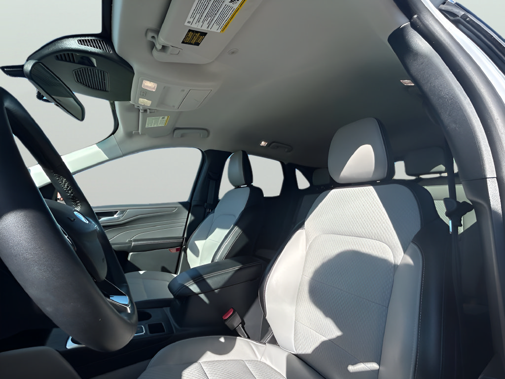Certified 2025 Ford Escape SE FWD image 14