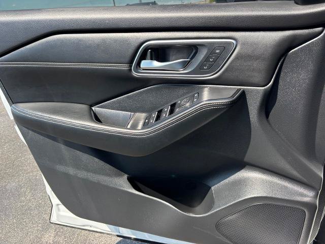 Used 2024 Nissan Rogue Platinum w/ Platinum Premium Package FWD image 13