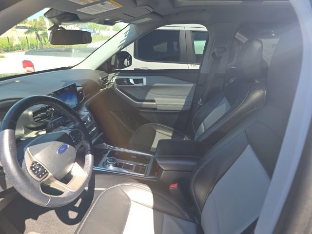 Certified 2022 Ford Explorer XLT w/ Equipment Group 202A image 7