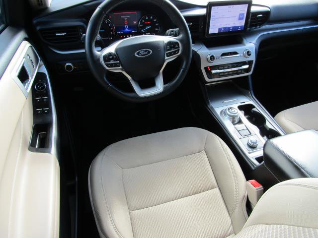 Certified 2023 Ford Explorer XLT w/ Class IV Trailer Tow Package image 2