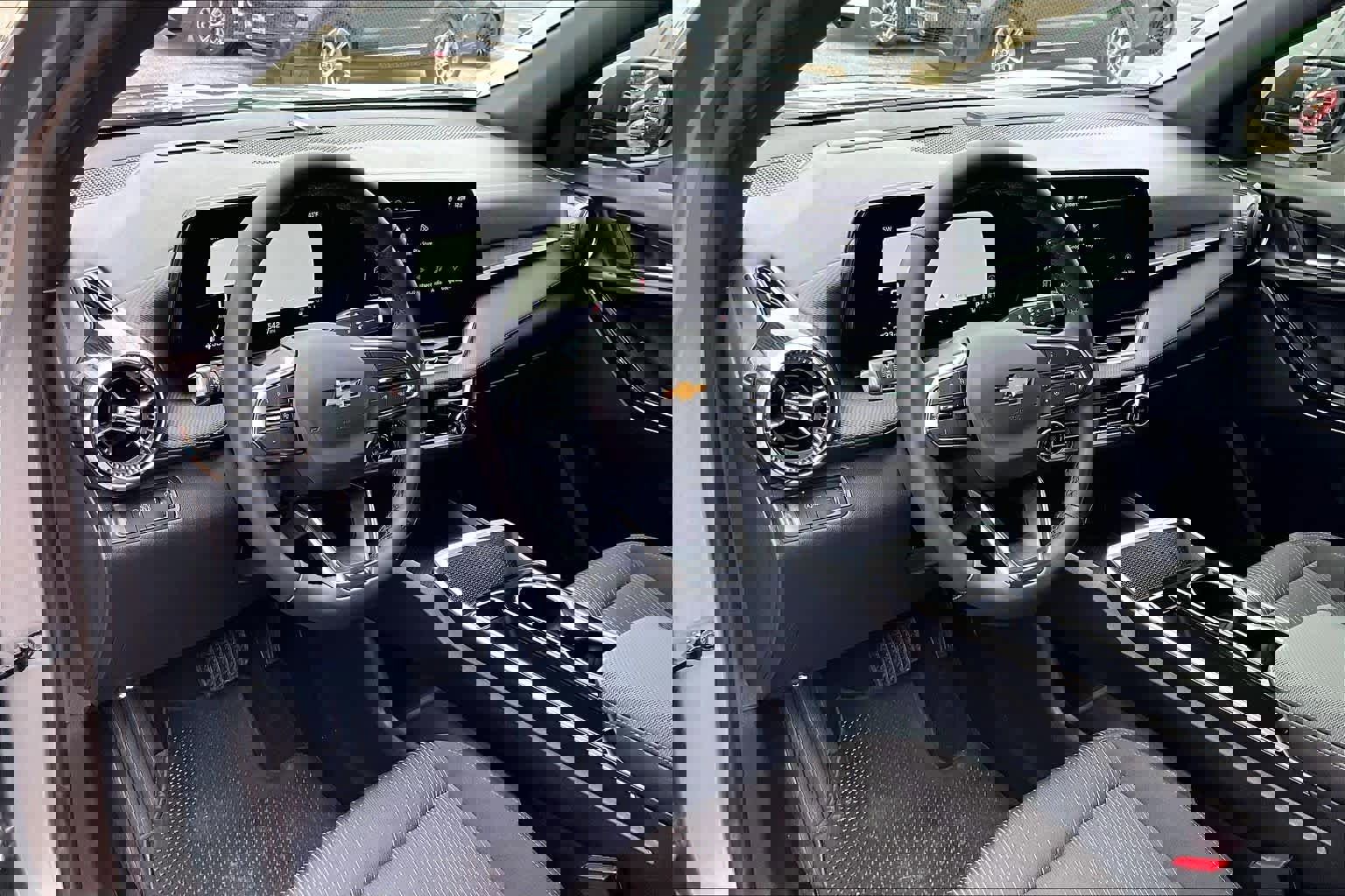 Used 2025 Chevrolet Equinox LT image 17