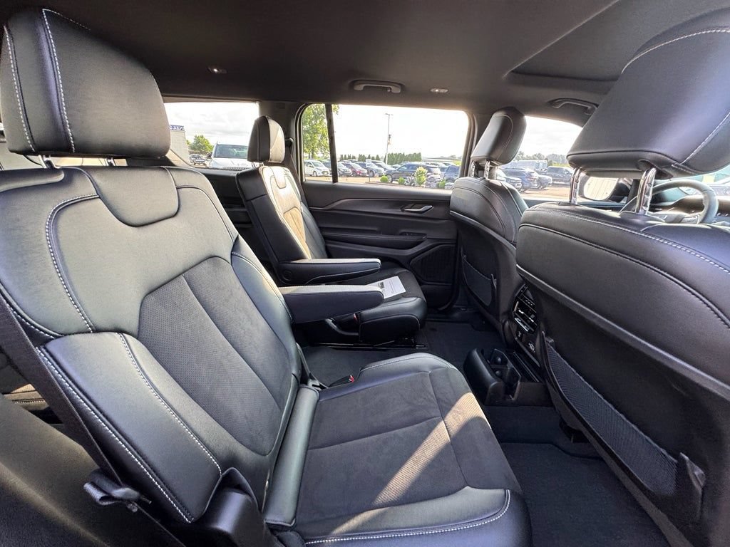 Used 2023 Jeep Grand Cherokee L Laredo AWD/4WD image 17