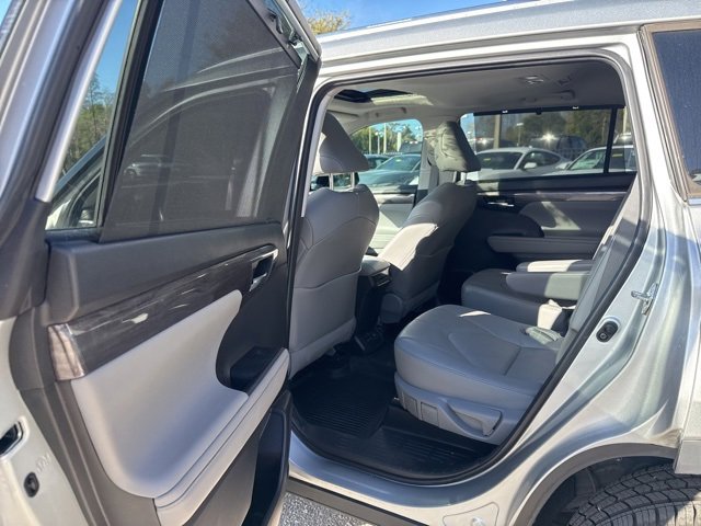 Used 2022 Toyota Highlander Limited image 14
