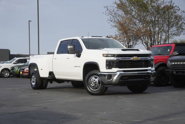 Used 2025 Chevrolet Silverado 3500 LT image 2
