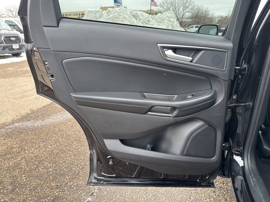 Certified 2021 Ford Edge SE image 32