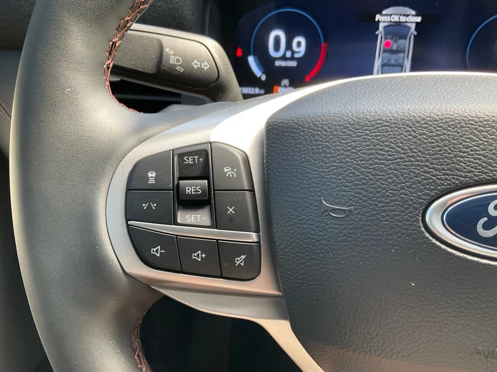 Certified 2025 Ford Explorer Active AWD/4WD image 3