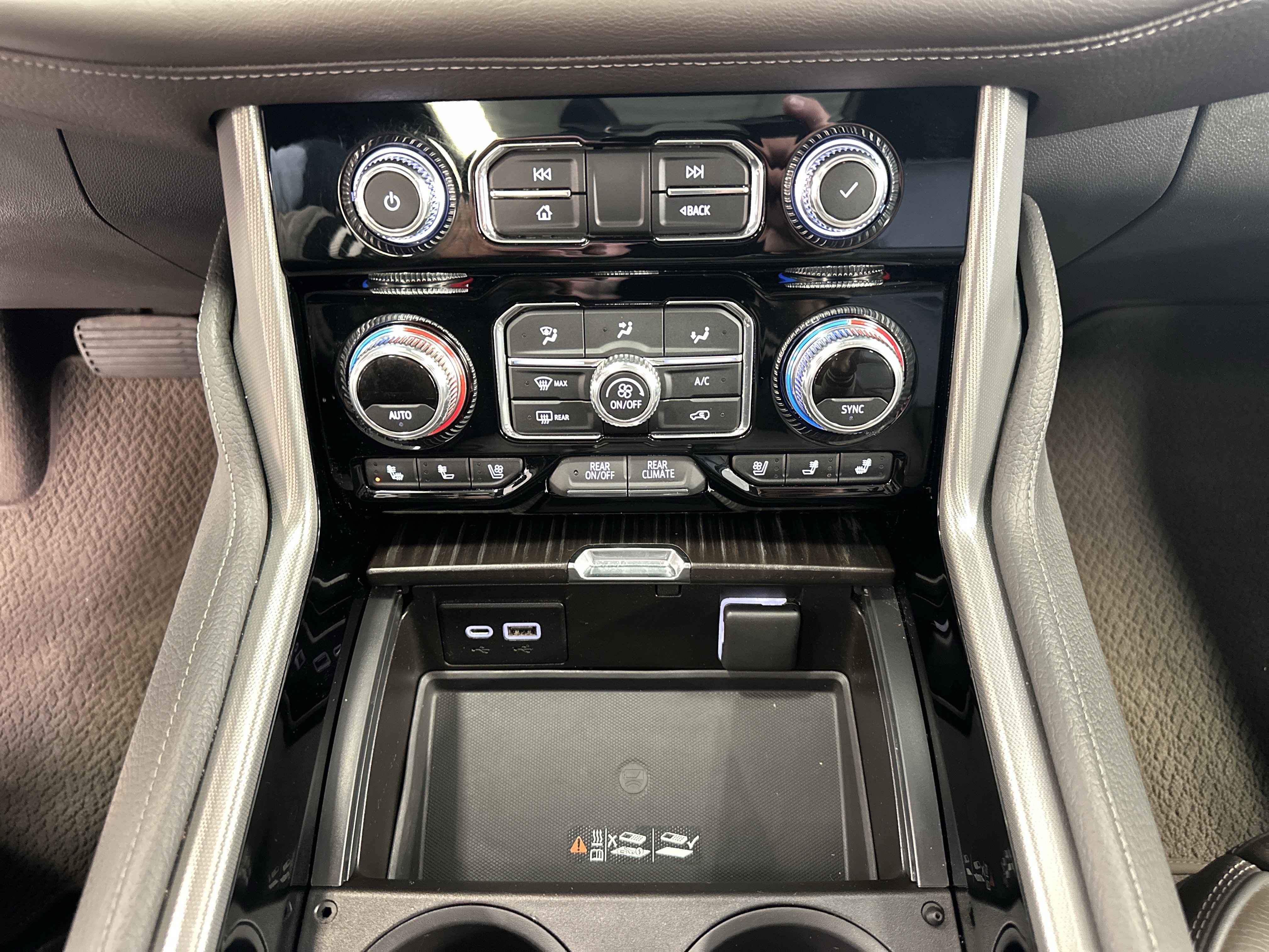 Used 2021 GMC Yukon Denali w/ Denali Premium Package image 35