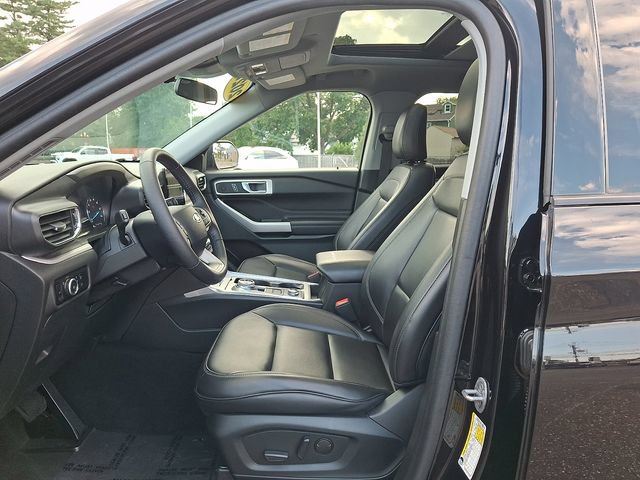 Certified 2024 Ford Explorer XLT w/ Equipment Group 202A AWD/4WD image 13