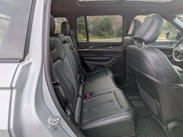 Used 2025 Jeep Grand Cherokee Limited w/ Black Appearance Package image 33