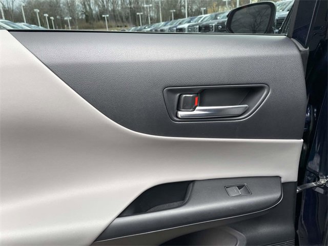 Used 2021 Toyota Venza LE image 25