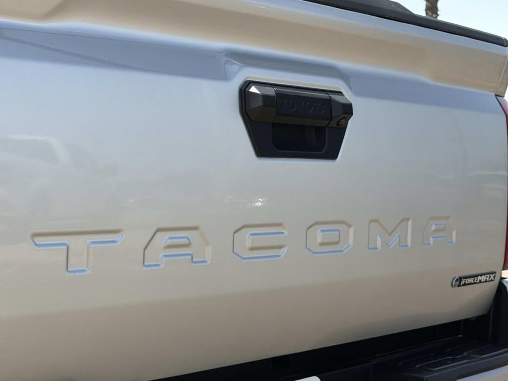 Used 2025 Toyota Tacoma TRD Off-Road AWD/4WD image 9