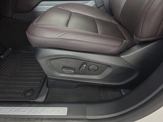 Certified 2025 Ford Explorer Platinum w/ Ultimate Package AWD/4WD image 18