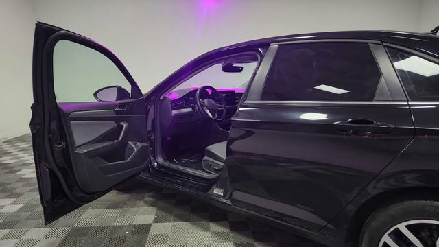 Used 2025 Volkswagen Jetta SE image 16