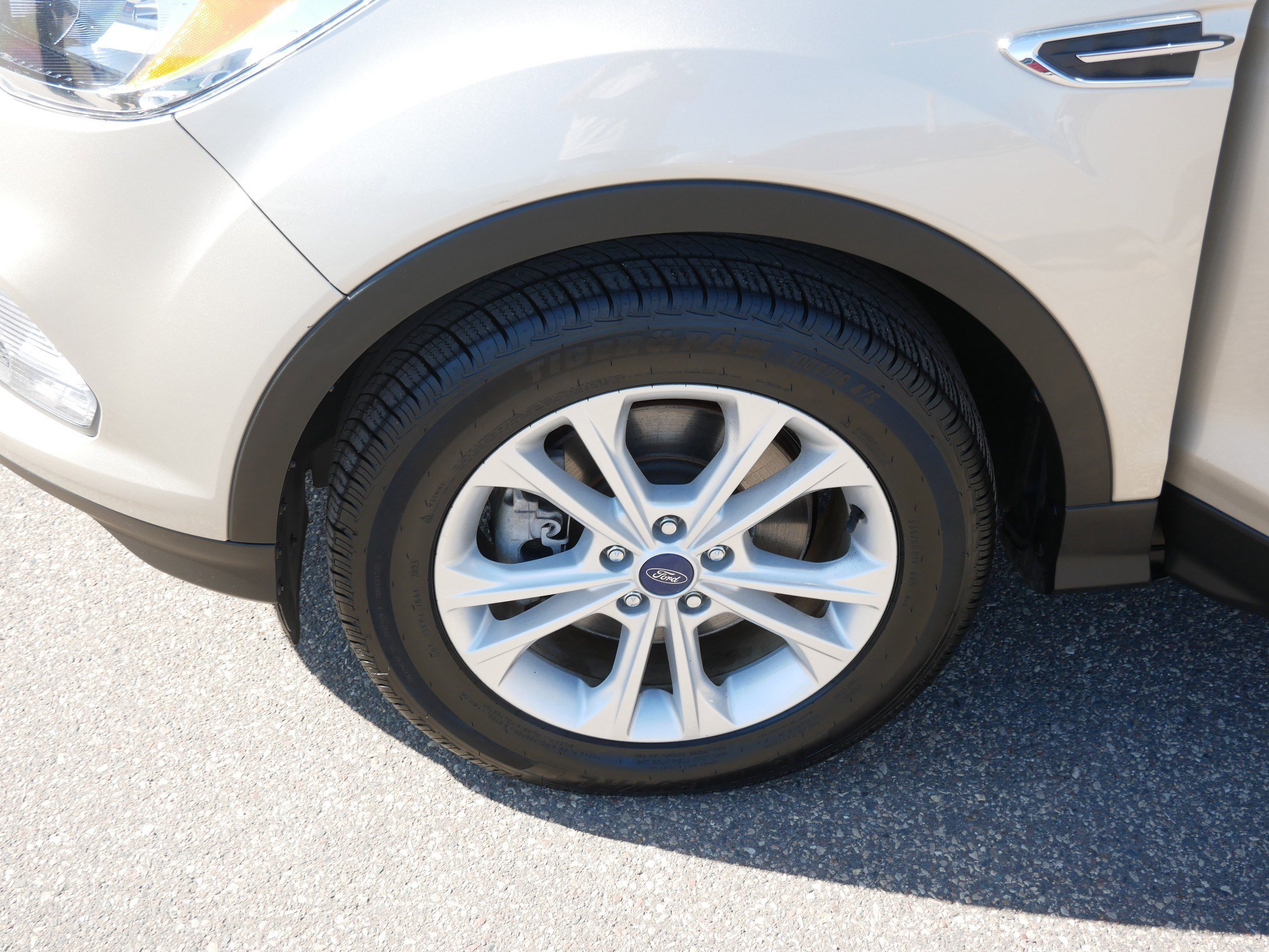 Certified 2017 Ford Escape SE w/ SE Cold Weather Package image 15