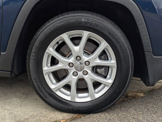 Used 2018 Jeep Cherokee Latitude Plus image 11