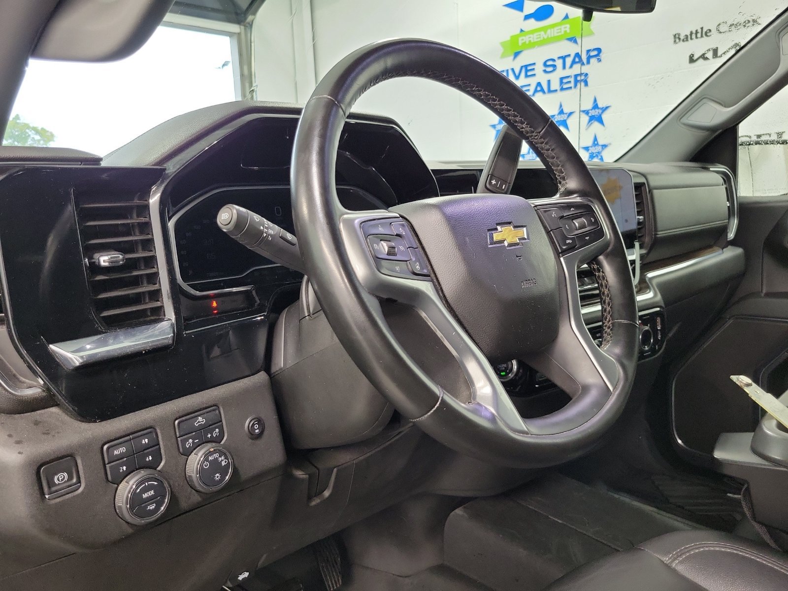 Used 2024 Chevrolet Silverado 1500 LT AWD/4WD image 10