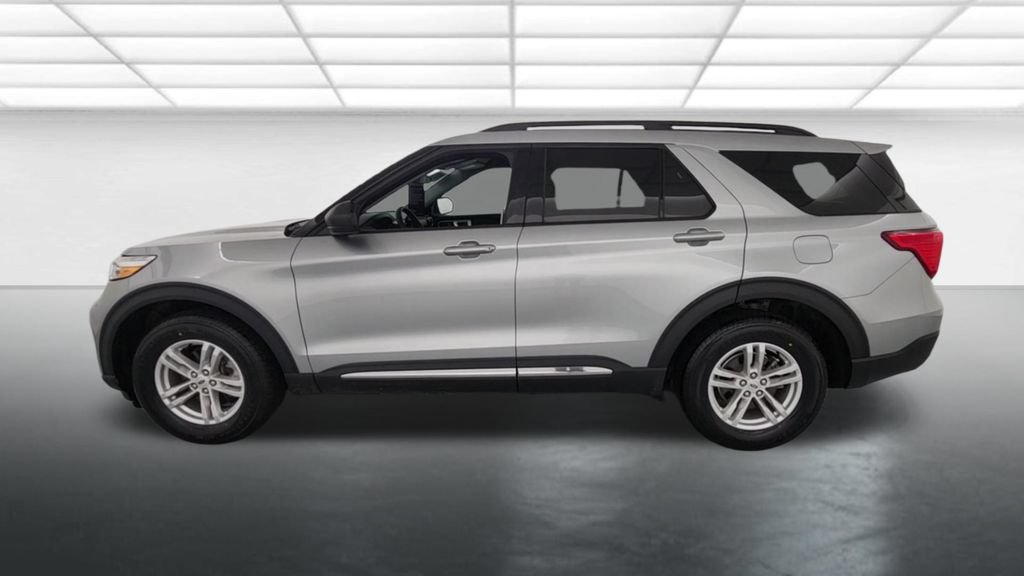 Certified 2024 Ford Explorer XLT w/ Equipment Group 202A AWD/4WD image 5