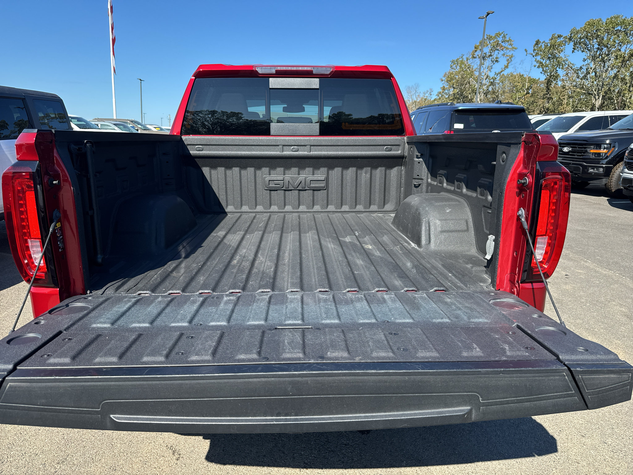 Used 2024 GMC Sierra 1500 SLT w/ SLT Premium Plus Package AWD/4WD image 31