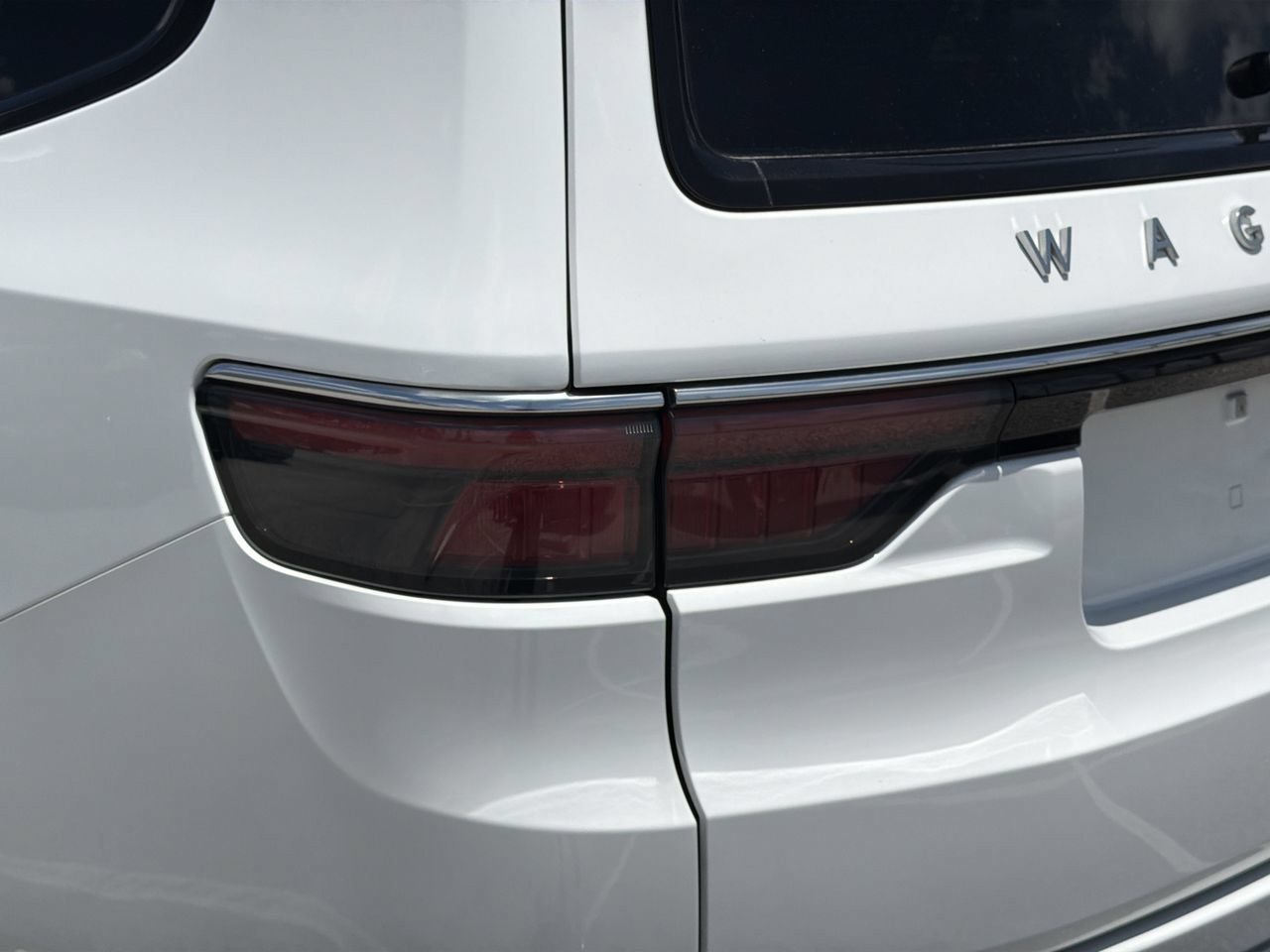 Used 2024 Jeep Wagoneer L Series II RWD image 7