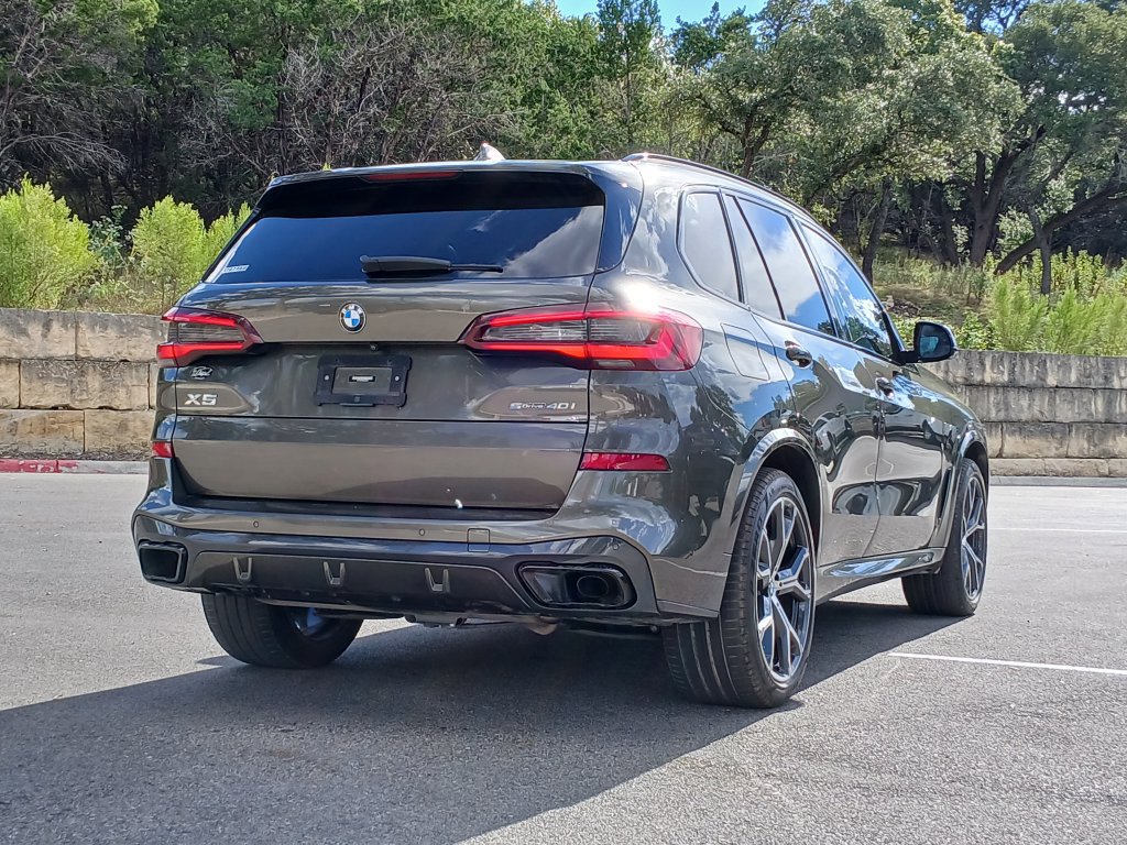 Used 2022 BMW X5 sDrive40i w/ M Sport Package RWD image 3
