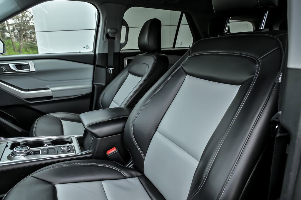 Certified 2024 Ford Explorer XLT w/ Equipment Group 202A AWD/4WD image 16