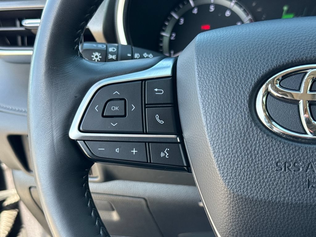 Used 2020 Toyota Highlander Limited FWD image 18