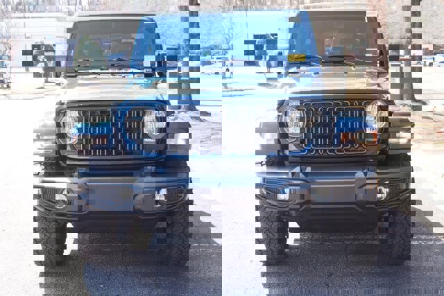 Used 2025 Jeep Gladiator Sport image 8