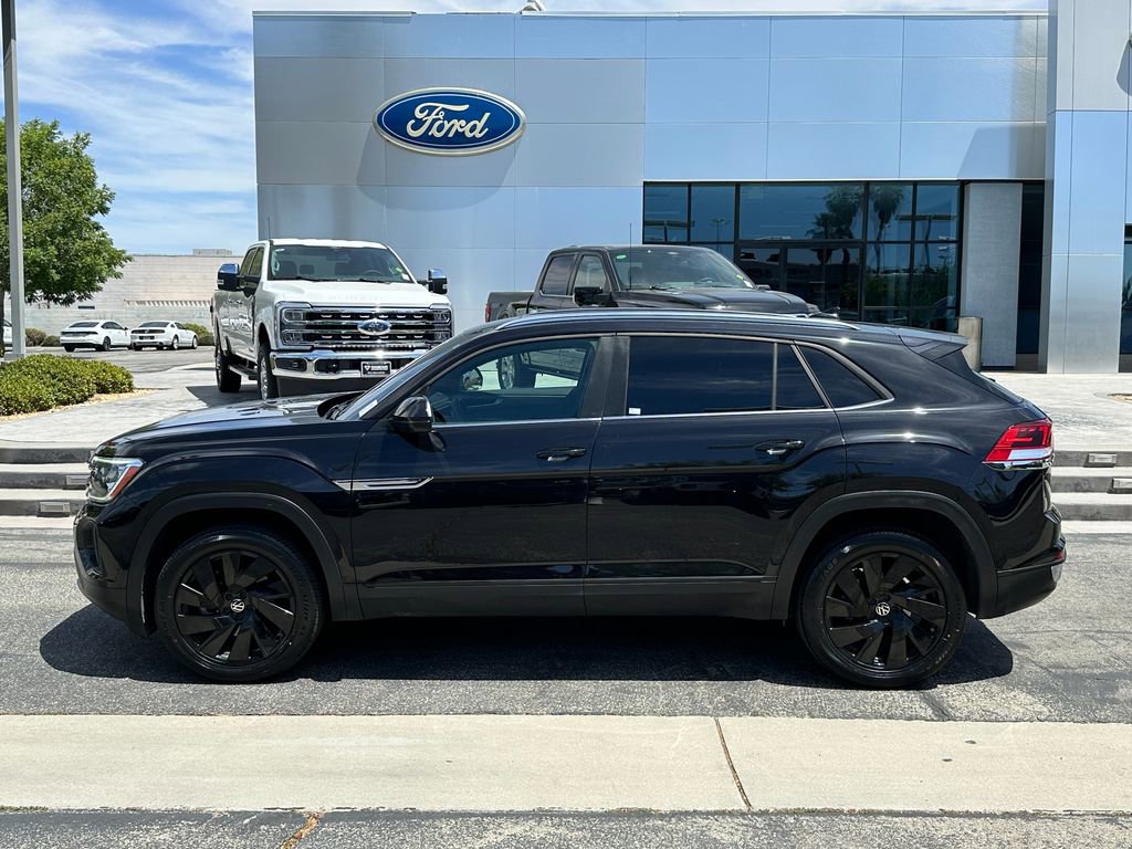 Used 2024 Volkswagen Atlas Cross Sport SE FWD image 3