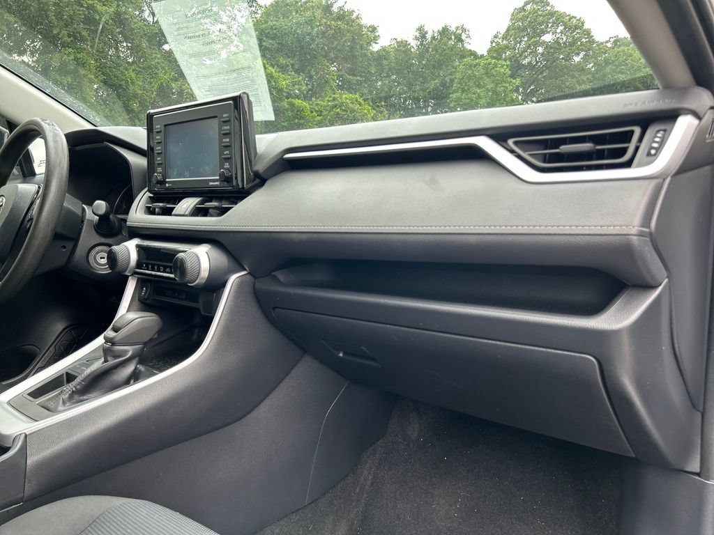 Used 2020 Toyota RAV4 LE FWD image 15