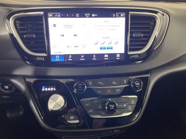 Used 2025 Chrysler Pacifica Select image 23