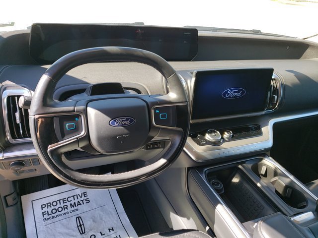 Certified 2025 Ford Expedition Platinum AWD/4WD image 14