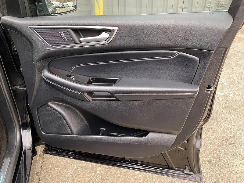 Certified 2018 Ford Edge Titanium w/ Technology Package image 31
