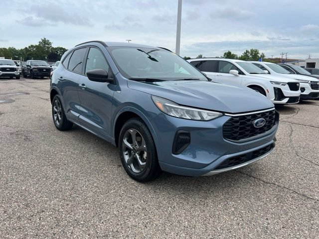 Certified 2024 Ford Escape ST-Line w/ Tech Pack #1 AWD/4WD image 3