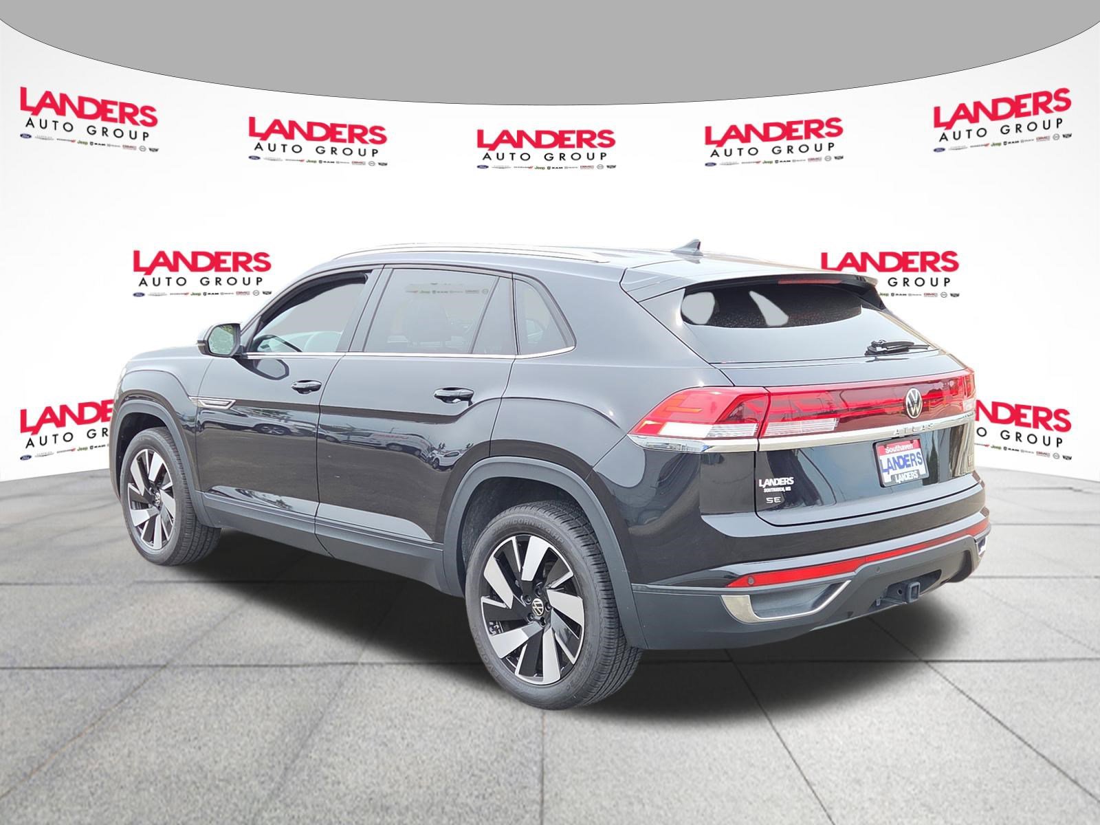 Used 2024 Volkswagen Atlas Cross Sport SE FWD image 5