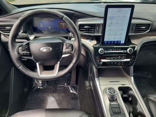 Certified 2022 Ford Explorer Platinum w/ Equipment Group 601A AWD/4WD image 4
