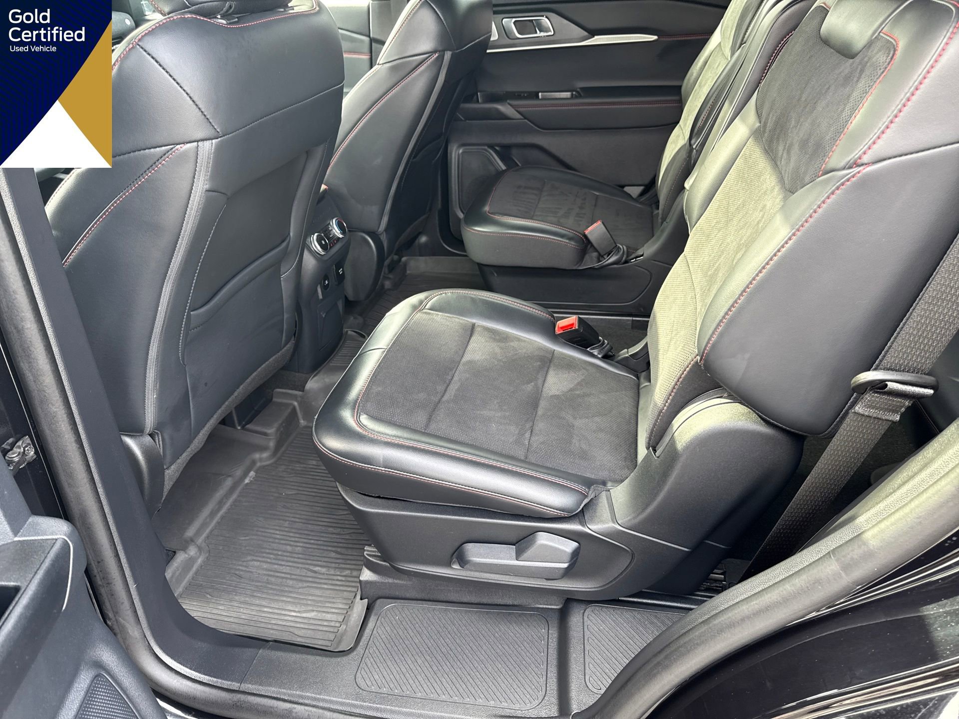 Certified 2025 Ford Explorer ST image 30