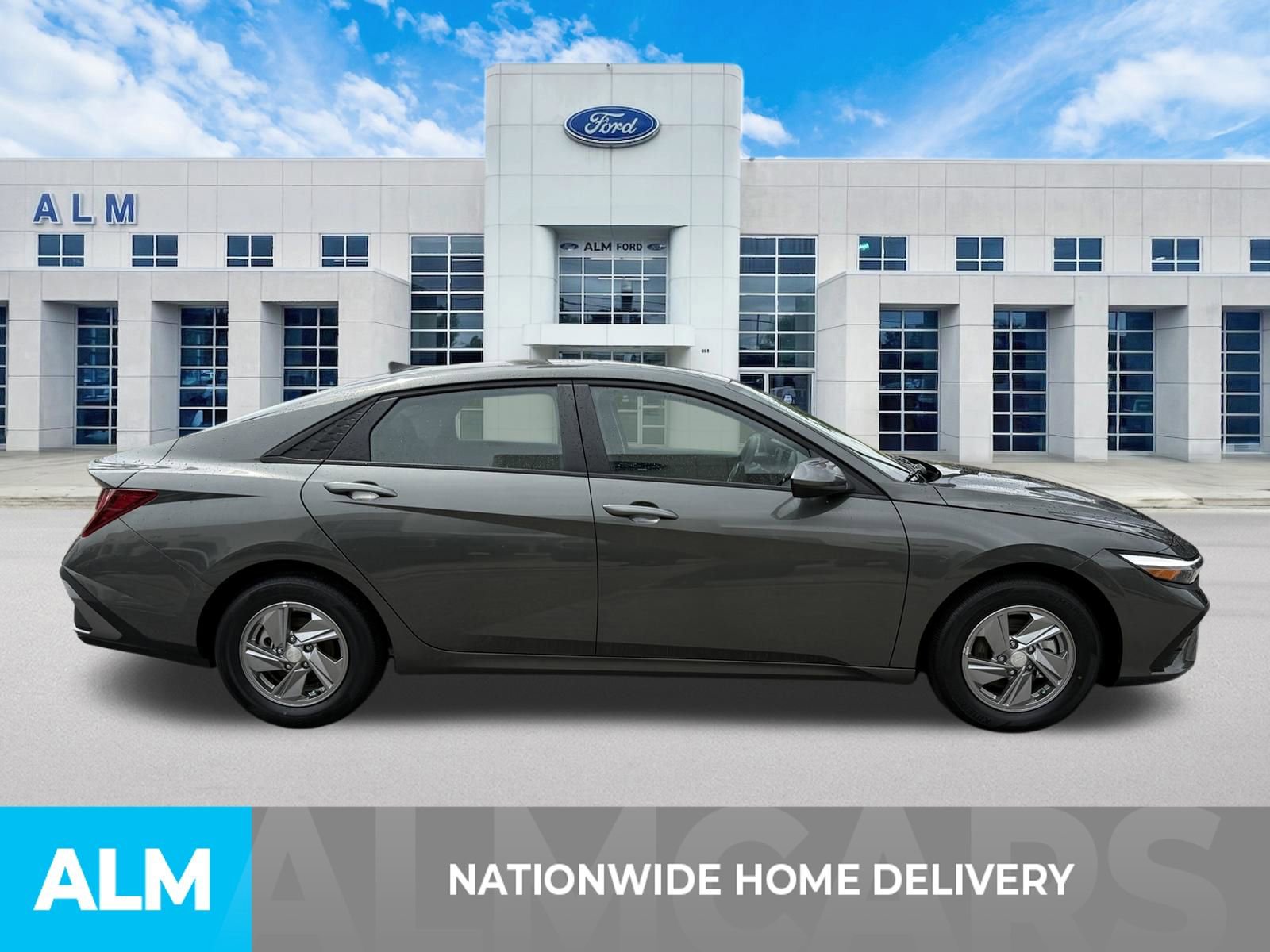 Used 2025 Hyundai Elantra SE image 4