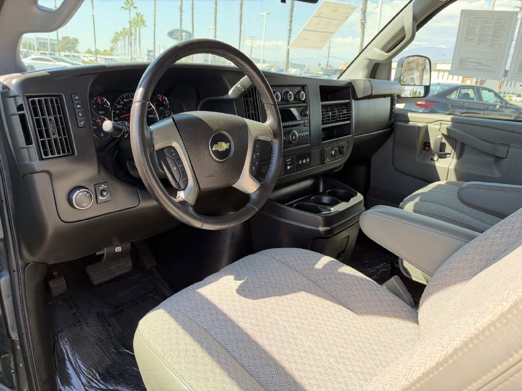 Used 2017 Chevrolet Express 3500 LT w/ LT Preferred Equipment Group RWD image 24